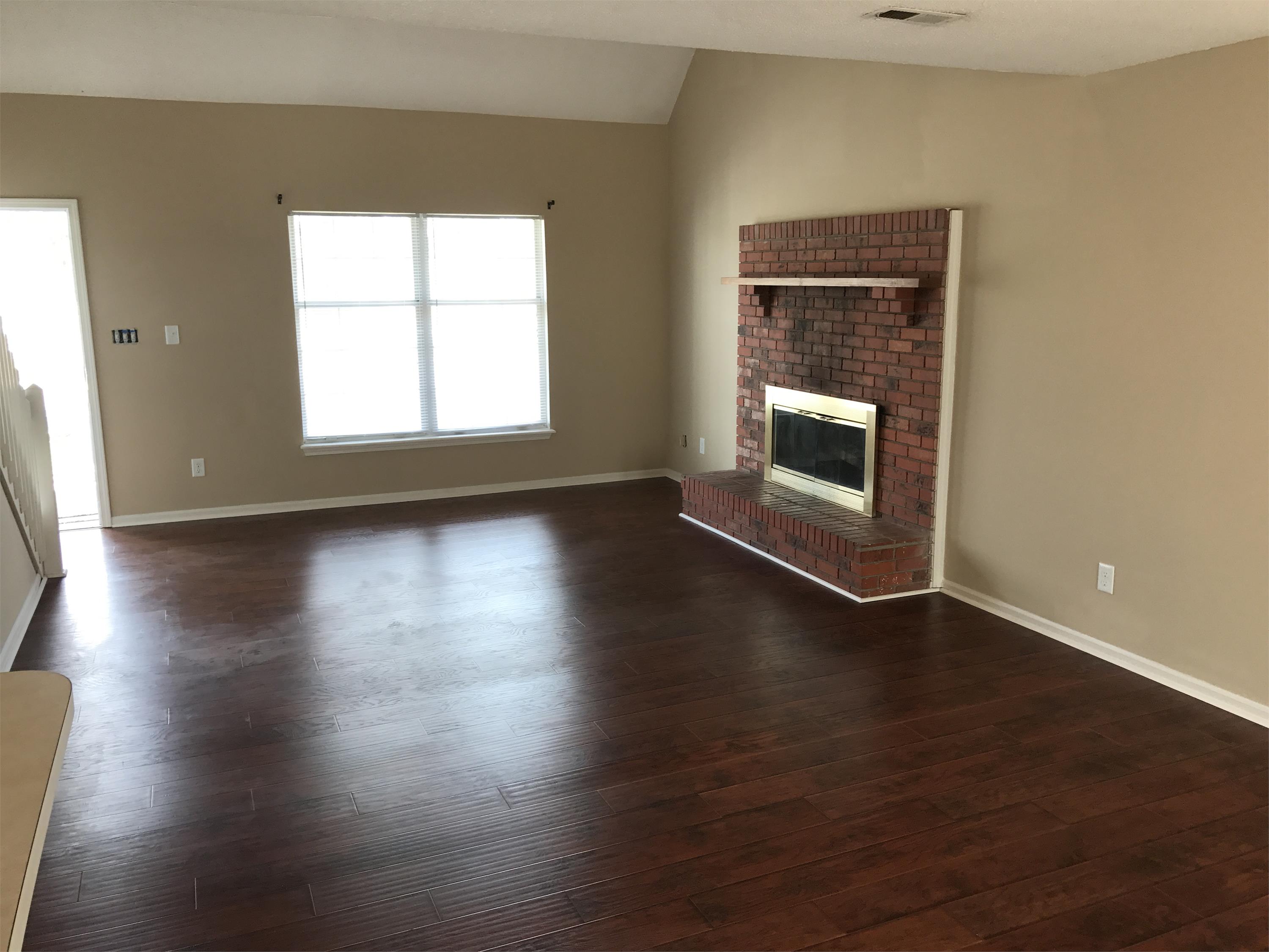 1902 Greenleaves Court